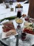 Зимний вечер на природе: уютный ужин у мангала с любимыми