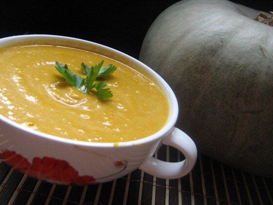 Суп, который согревает: тыквенный шедевр с сыром и гренками