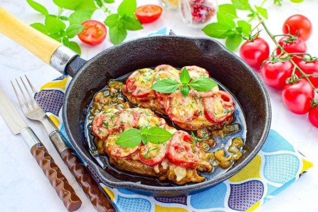 Сочное мясо с помидорами и сыром: идеальное блюдо для любого стола