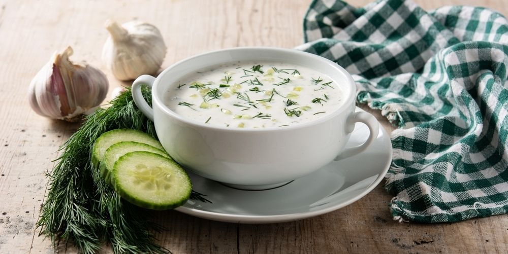 Освежающий вкус лета: как приготовить холодный огуречно-йогуртовый суп