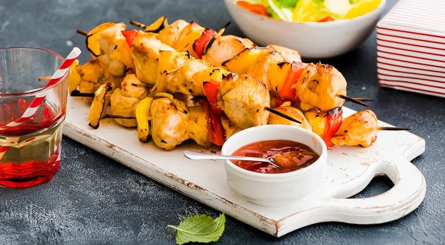 Сочные куриные шашлычки с ананасом: летний вкус на ваш стол