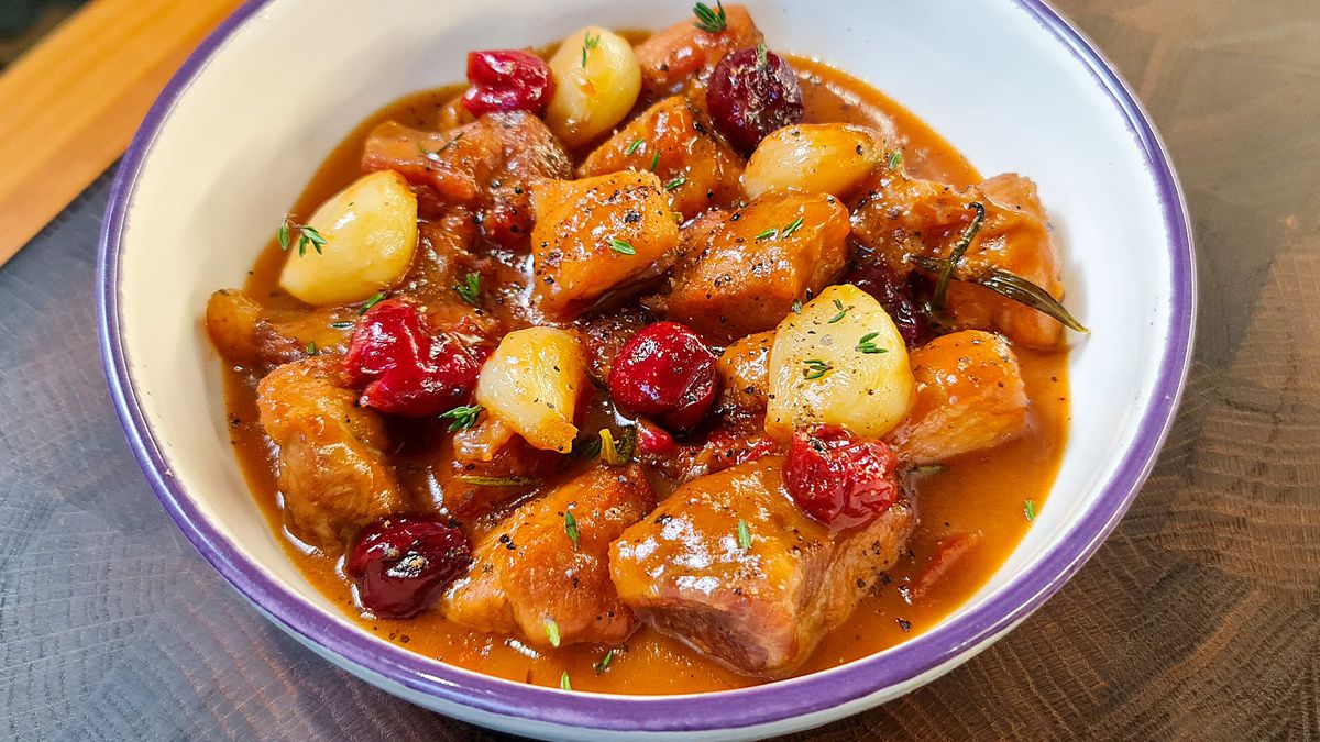 Свинина с вишней: незабываемый вкус
